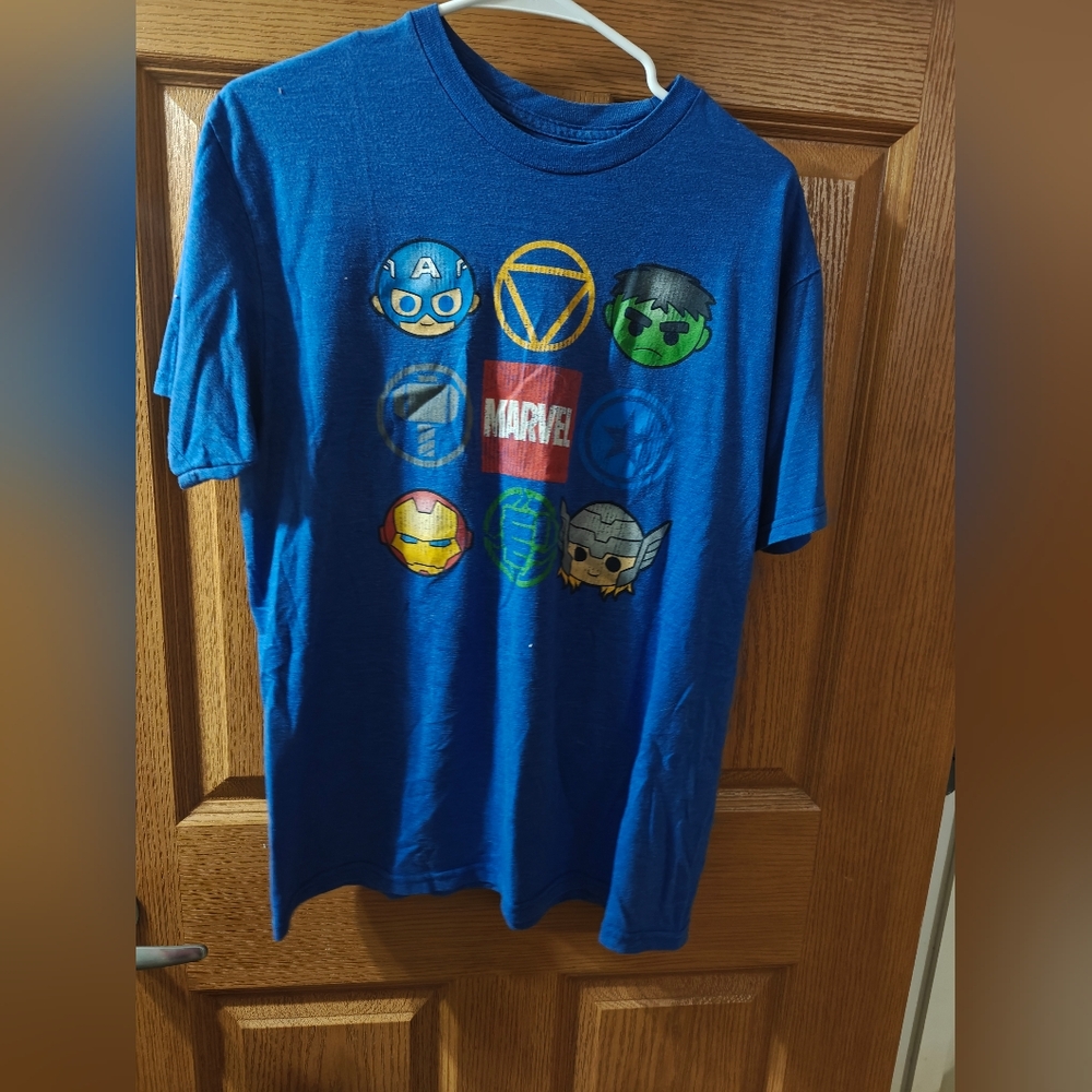 Men's Avengers Marvel T-SHIRT Size Large Hulk Captain America Ironman Thor
